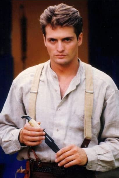 Ese muchacho era Juan Soler. 'Genaro' y 'Leonarda' se convertían en el blanco de las críticas y los ataques por este amor que, al menos para esa sociedad, era prohibido.