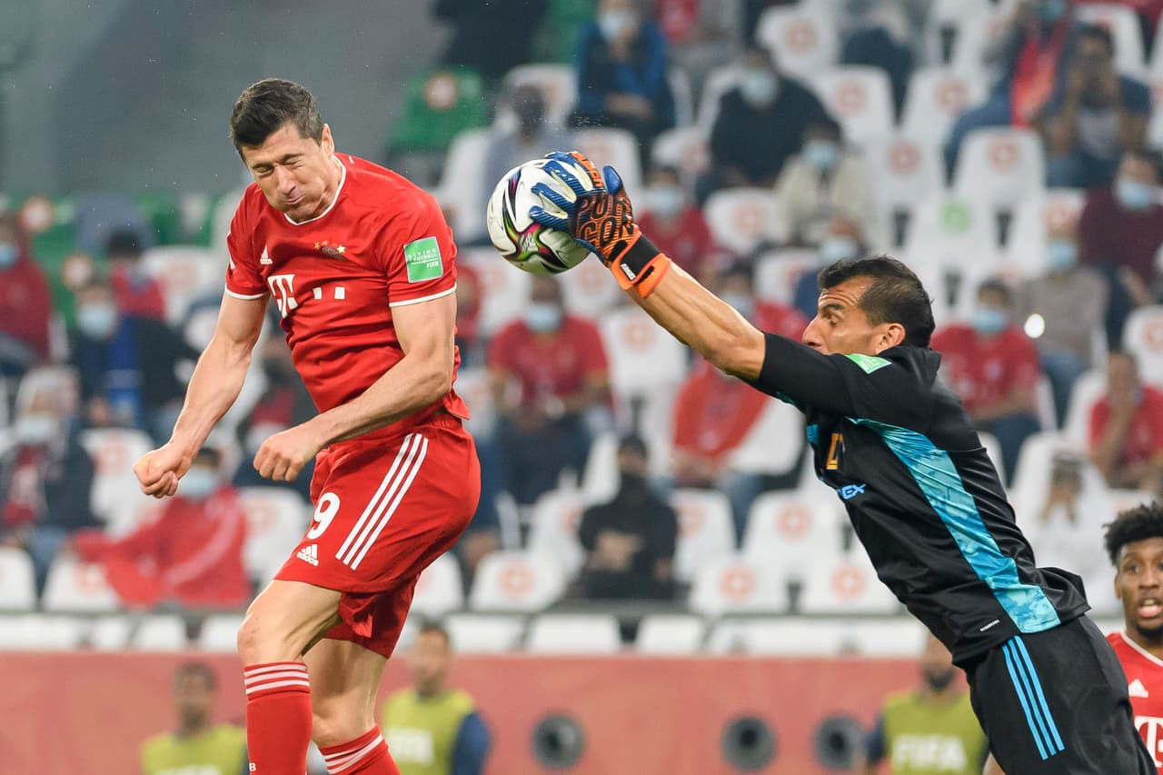 Nahuel Guzmán revela lo que le dijo a Lewandowski por la mano