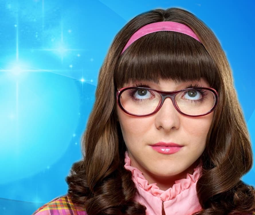 Contó que también tuvo 
<b><a href="https://www.univision.com/famosos/el-consuegro-de-ariadne-diaz-sufre-sintomas-de-covid-19-no-oxigena-bien-y-esta-debil-video" target="_blank">"dolores de espalda"</a></b>. Al principio, creyó que estos se debían a que permanecía de pie por mucho tiempo, pero después se percató que no era así: fueron provocados por la botarga. 
<br>