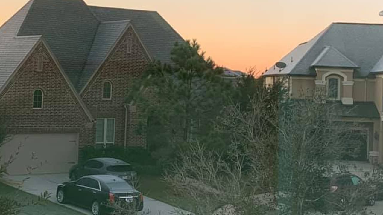 "Bendecido día martes y hermoso amanecer bien frío por cierto, los techos y carros on poquito de escarha, cuídense": Vilma Sabillon