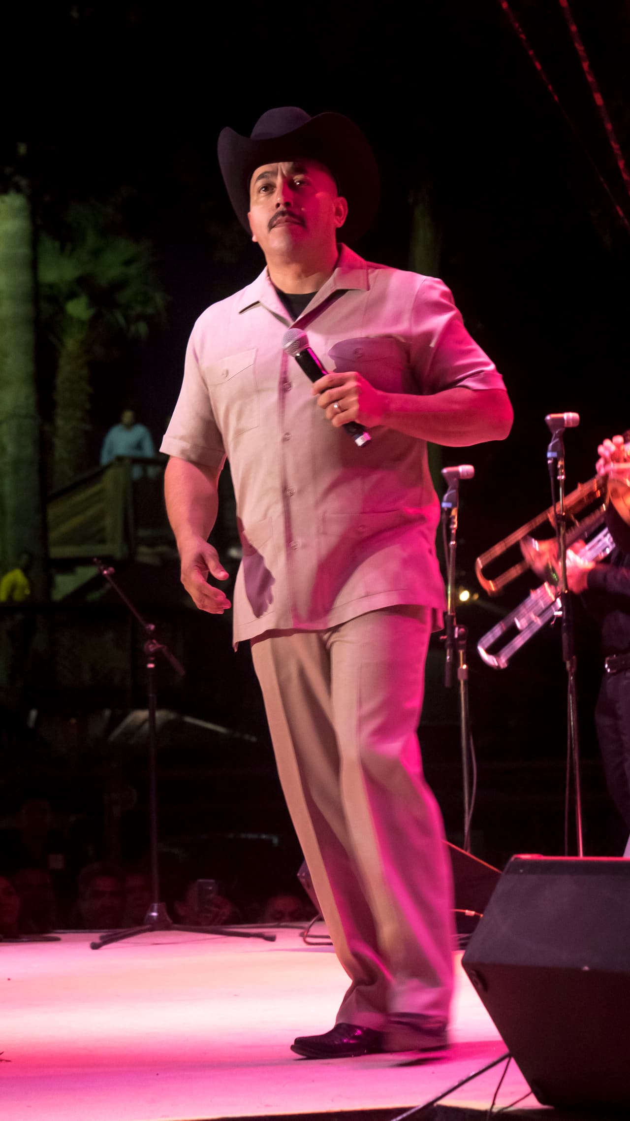 El toque final a la gran feria de Fresno con musica en Español.