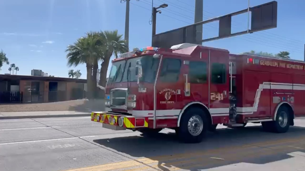 El automóvil coincidía con la descripción de otro vehículo cuyo conductor manejaba de manera errática más temprano. Uniformados bloquearon el acceso para el tráfico vehicular en dirección sur de la autopista 101.