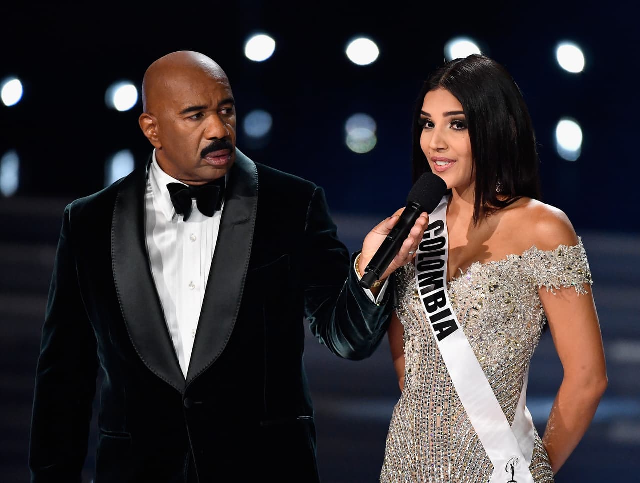 Esta vez no fue Steve Harvey el culpable, sino el traductor. Una de las preguntas decía "cuál era la cualidad de la que se sentía más orgullosa y cómo la usaría como Miss Universo" y, por culpa de una palabra, el traductor se equivocó.