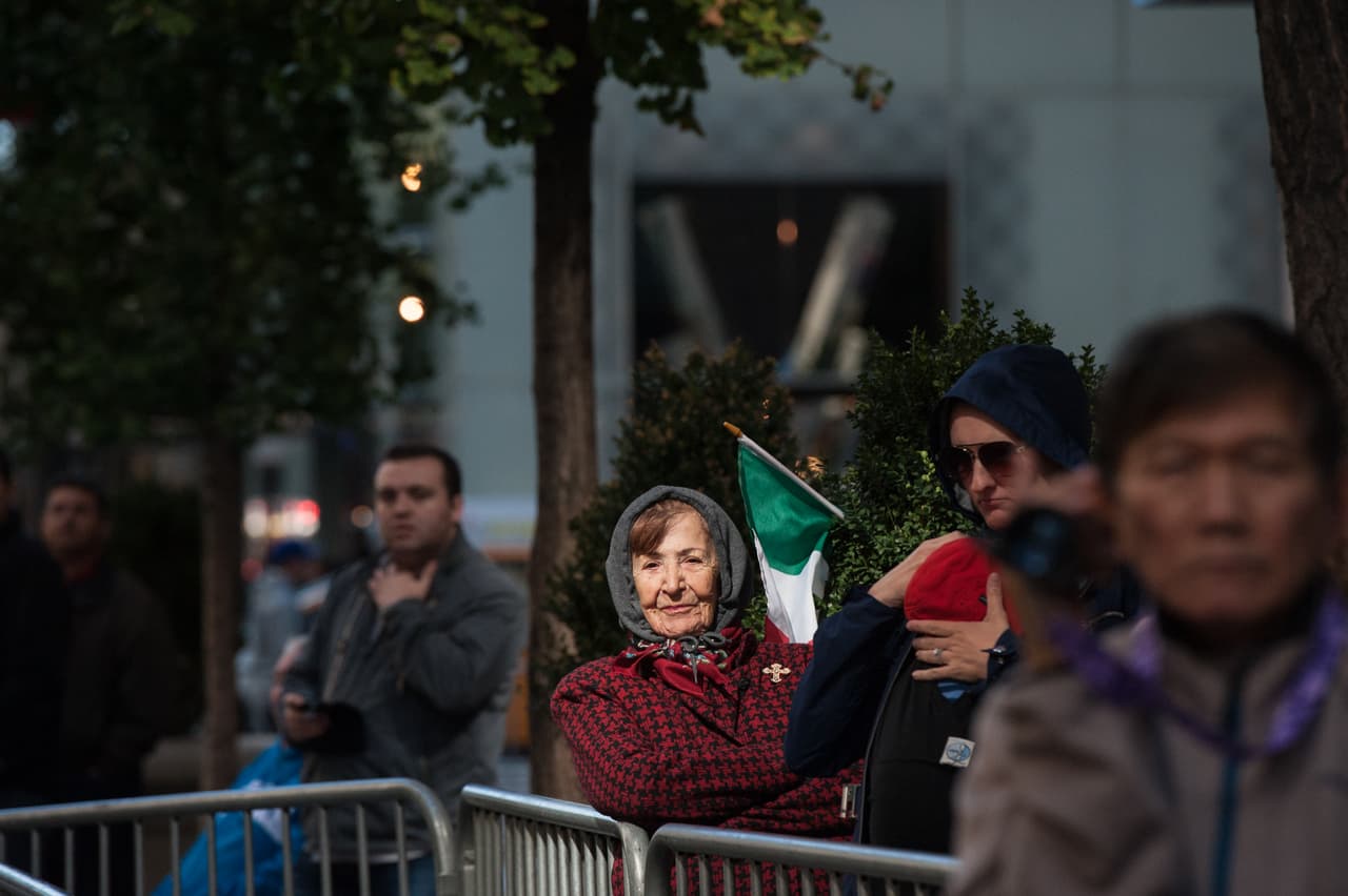 Con su característica elegancia y bandera en mano, las italianas formaron parte del evento.
