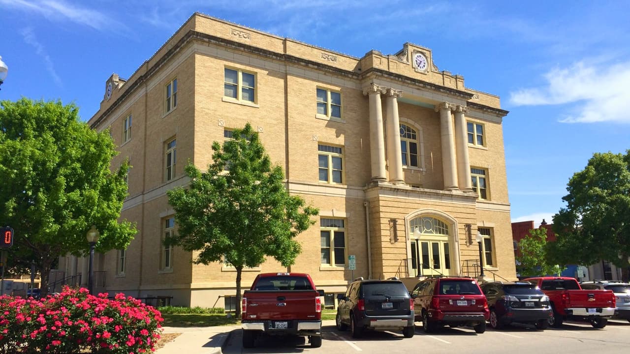 <h3 class="cms-H3-H3">McKinney: Resultados pendientes </h3>
<br>Hasta este domingo 4 de mayo, no se han publicado resultados oficiales en la contienda por la alcaldía de McKinney. Hasta la tarde de este día,
<b>Bill Cox tenía una ligera ventaja sobre Scott Sanford, de 46.70% a 40.81%.</b>
<br>
<b>📍 Qué sabemos:</b> la contienda fue cerrada y se esperan resultados en las próximas horas. Estaremos atentos para actualizar.