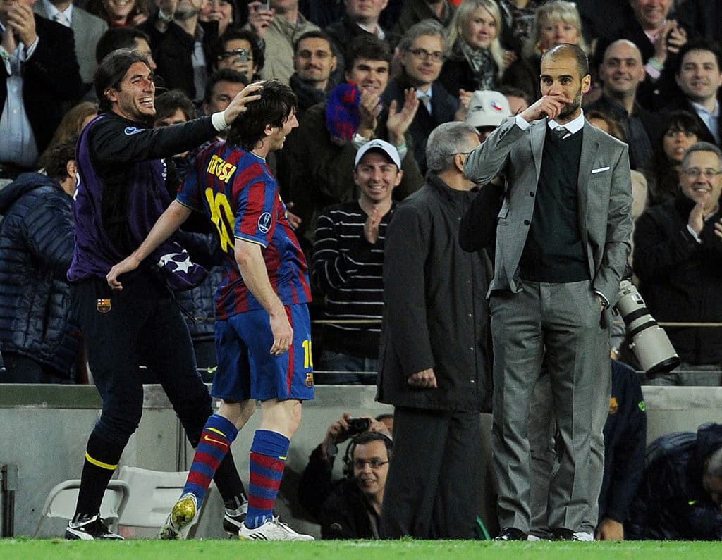 El show del argentino apenas comenzaba y Guardiola lo observaba y admiraba desde el banquillo visitante.