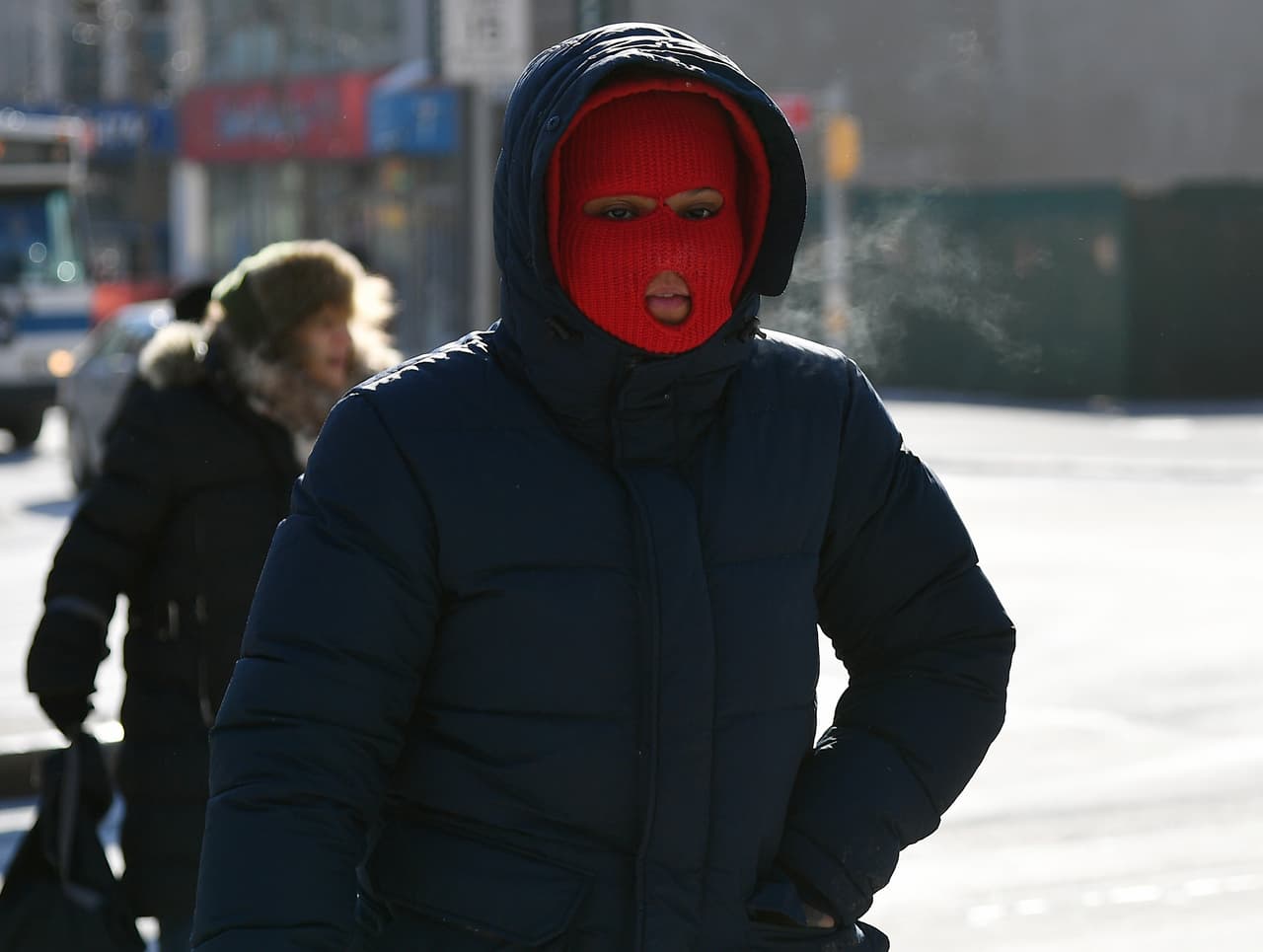 MedStar recuerda los síntomas de hipotermia que son: escalofríos, respiración lenta, confusión, pérdida de la memoria, somnolencia, dificultad para hablar y pulso débil.