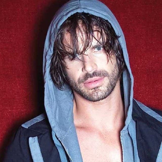 "Mirada De Mujer: El Regreso" y "Mujer Con Pantalones" fueron algunos melodramas en los que actuó antes de que le llegara la oportunidad de participar en la telenovela en la que muchos lo recordamos.