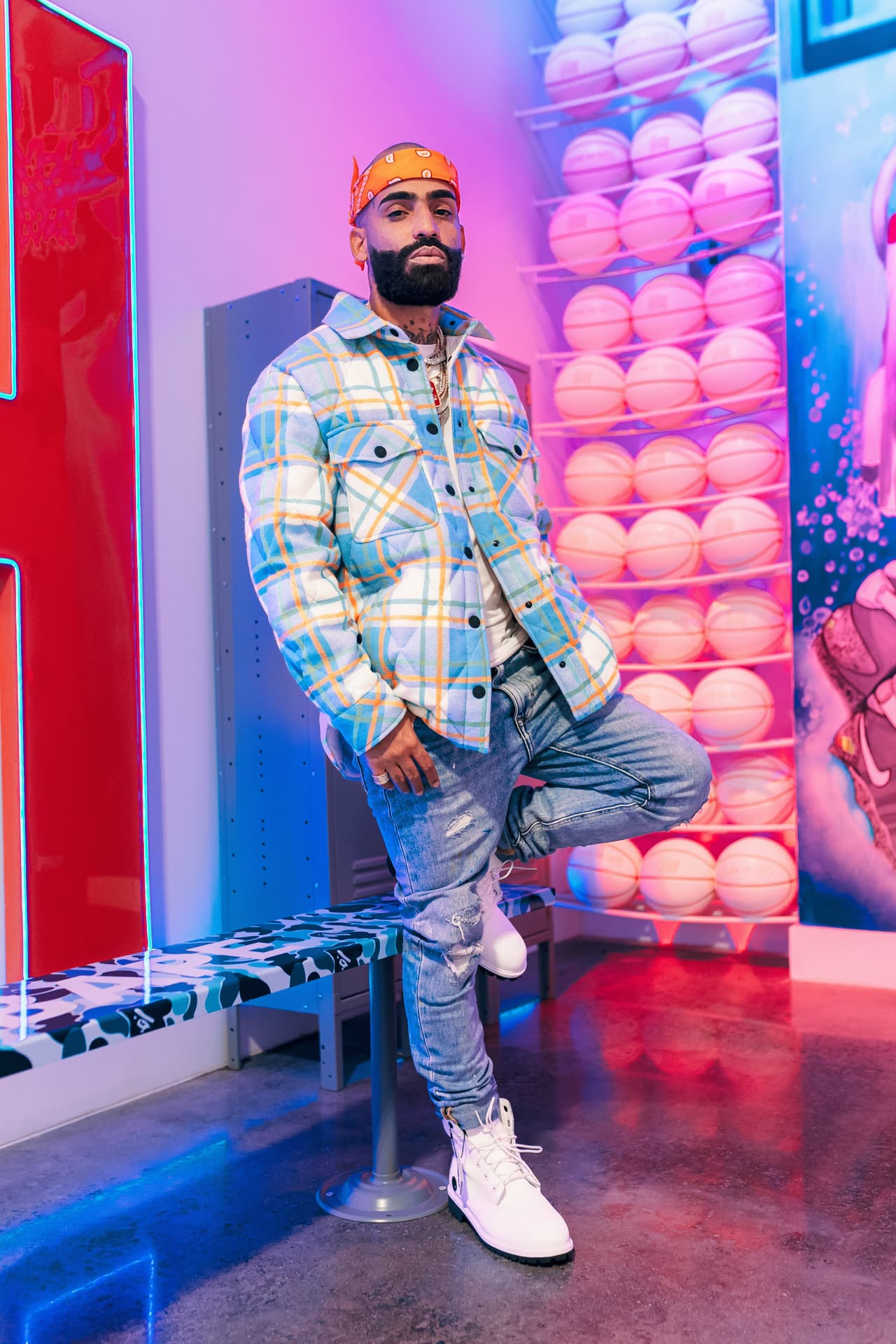 <h2 class="cms-H2-H2">Arcángel</h2>
<br>El cantante de género urbano se presentará en 'Noche de Estrellas' con su tema 'Por Amar a Ciegas'.