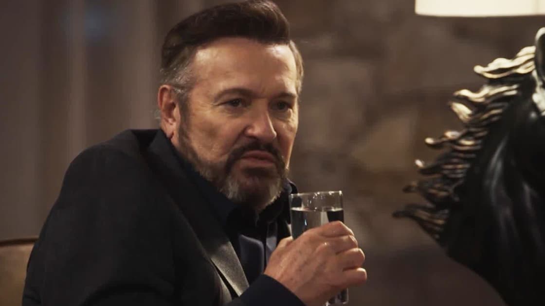 Gustavo empieza a dudar de la lealtad de Renato | Mi Rival | Capítulo 19