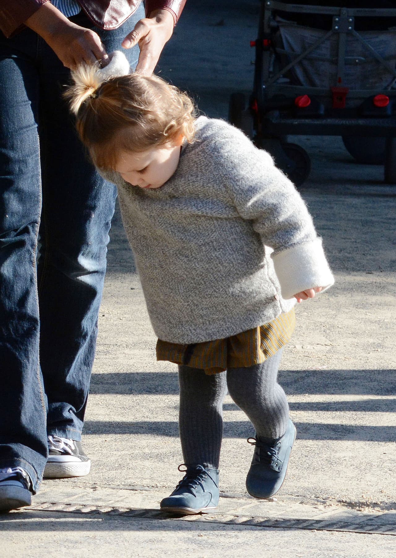 India dando sus primeros pasitos. ¡Cuánta ternura!