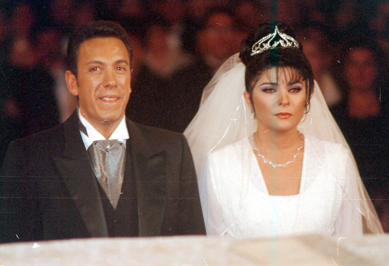 En 2001 la actriz contrajo nupcias con el político mexicano Omar Fayad, con quien procreó dos hijos. En 2006 la actriz se convirtió en la primera dama de Pachuca, luego de que su esposo ganara la alcaldía de la capital del estado de Hidalgo, en México.