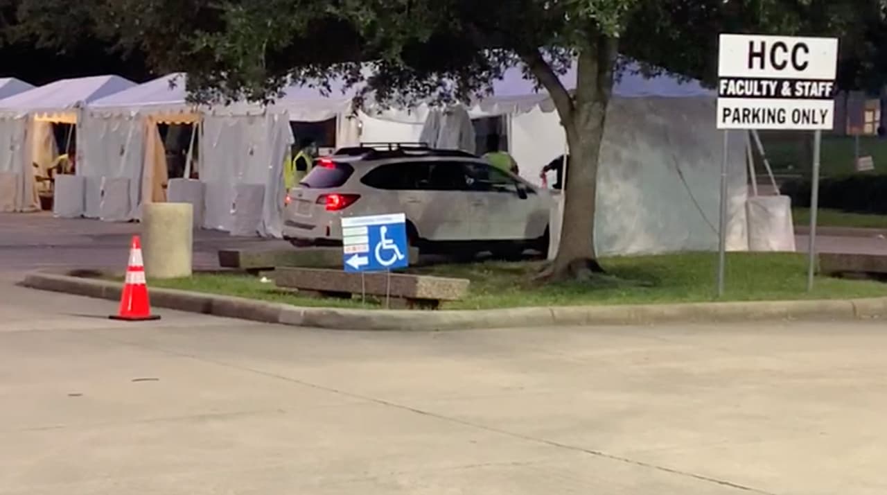 Una de las modificaciones que se han implementado por la pandemia es el servicio de estacionamiento.