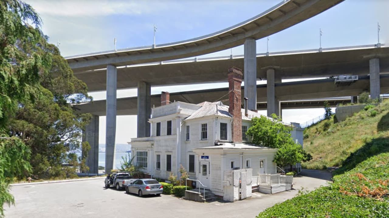 Después de liderar con éxito la flota del Pacífico durante la Segunda Guerra Mundial, Nimitz se retiró y se mudó a la mansión.