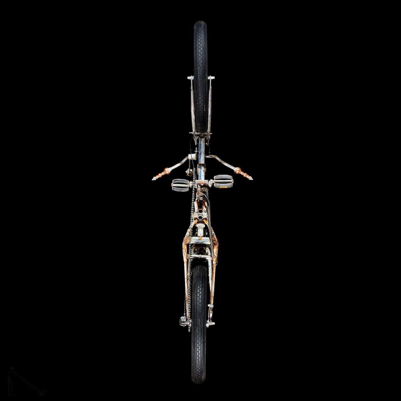 “Fue muy divertido hacer la serie de bicicletas, fue fotografíada en Holanda y recibimos mucha ayuda de estudiantes locales”, agregó. El proyecto Underlook tiene una tienda en línea donde se pueden ordenar 
<a href="https://getunderlook.com/" target="_blank">afiches, ropa, cuadernos y otros productos con las imágenes. </a>