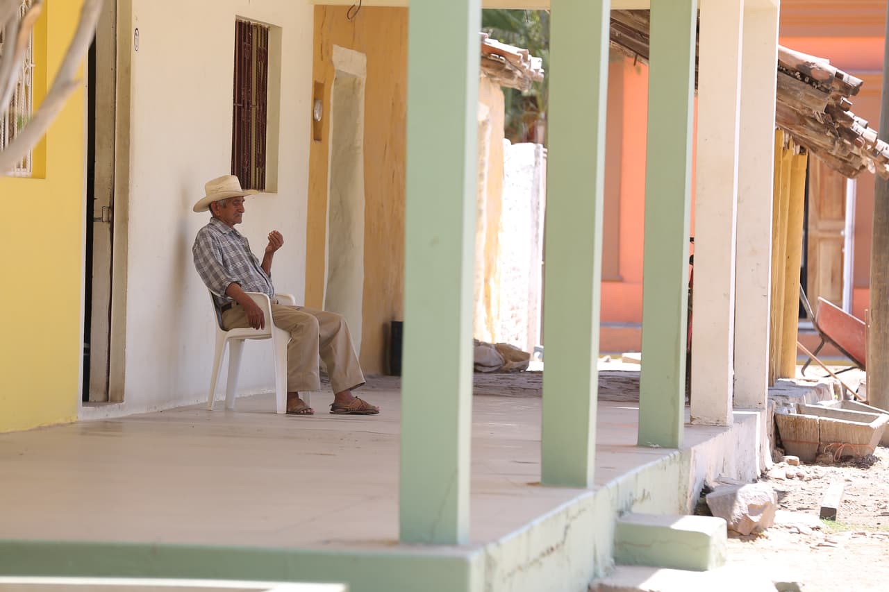 Los pórticos permiten el descanso y convivencia de los habitantes del poblado.