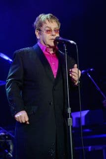 El músico británico aplaudió la iniciativa que propuso el Sumo Pontífice. Dicha iniciativa habla de aceptar a los homosexuales en el catolicismo.