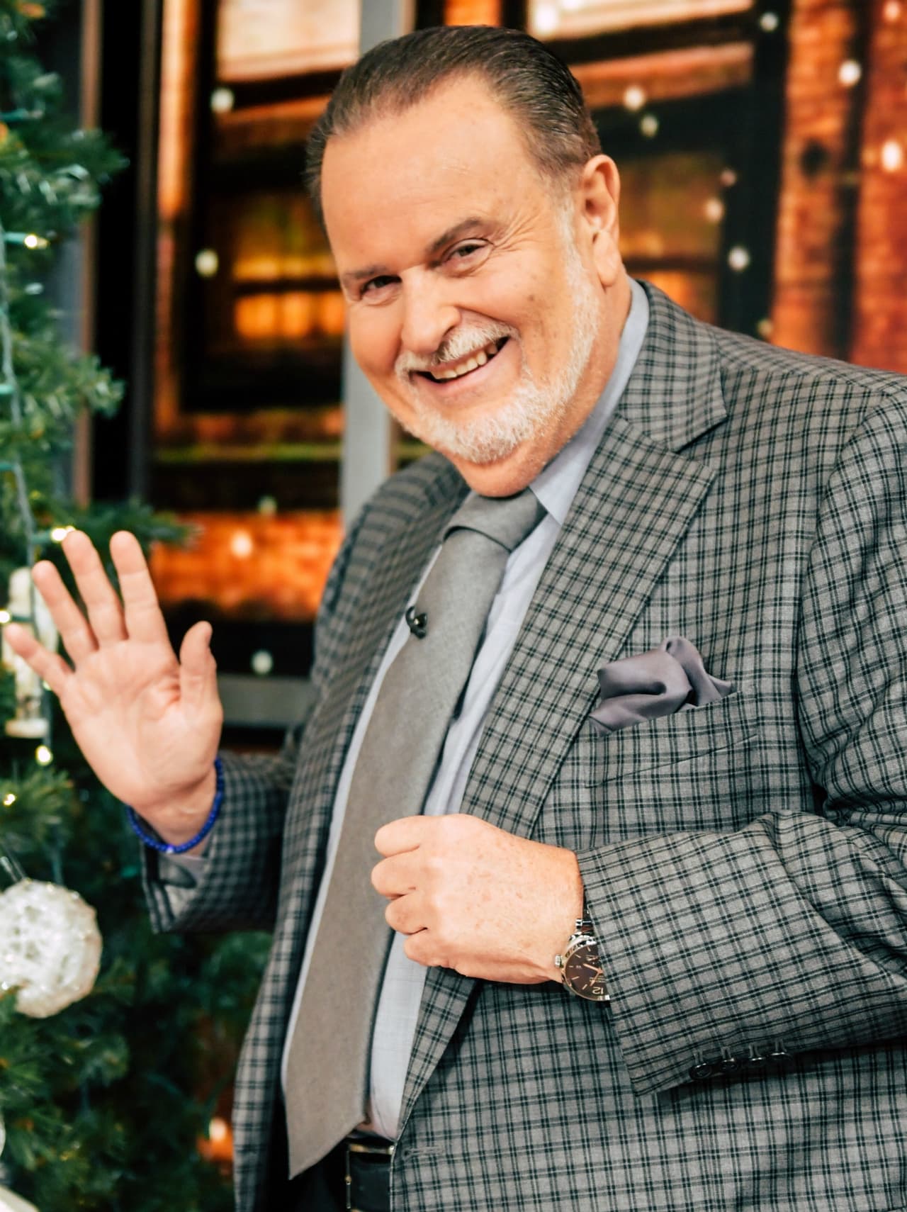 <b>DIETA:</b> “Lo que más quiero para este año nuevo es 
<b>perder de peso</b>. El año pasado lo logré, pero lo aumenté otra vez. Pero 
<b>quisiera perder 40 libras (18 kg)</b>, esa es mi meta. También quiero seguir haciendo ejercicio, porque aunque sea gordo, siempre he sido de hacer ejercicio".