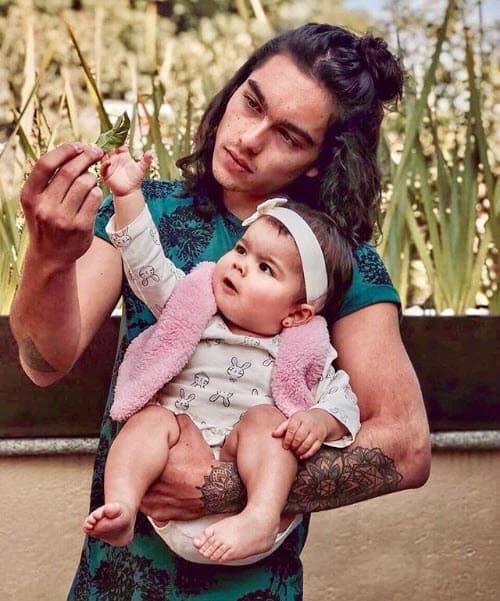 Tras anunciar que estaba embarazada, Sergio Mayer pidió una prueba de paternidad, pero al confirmarse el parentesco, el hijo de Bárbara Mori asumió toda su responsabilidad y ahora sólo llevan una relación cordial.