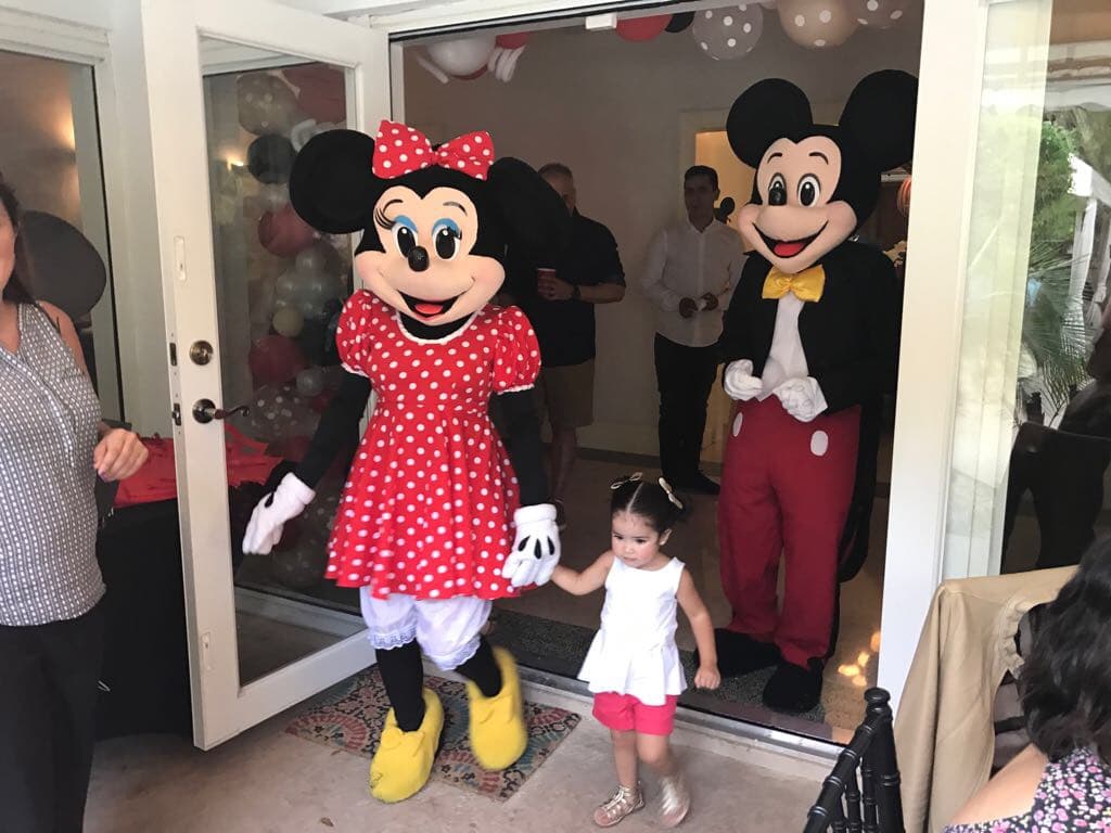 Giulietta se hizo gran amiga de Minnie y la acompañó para seguir con la fiesta.