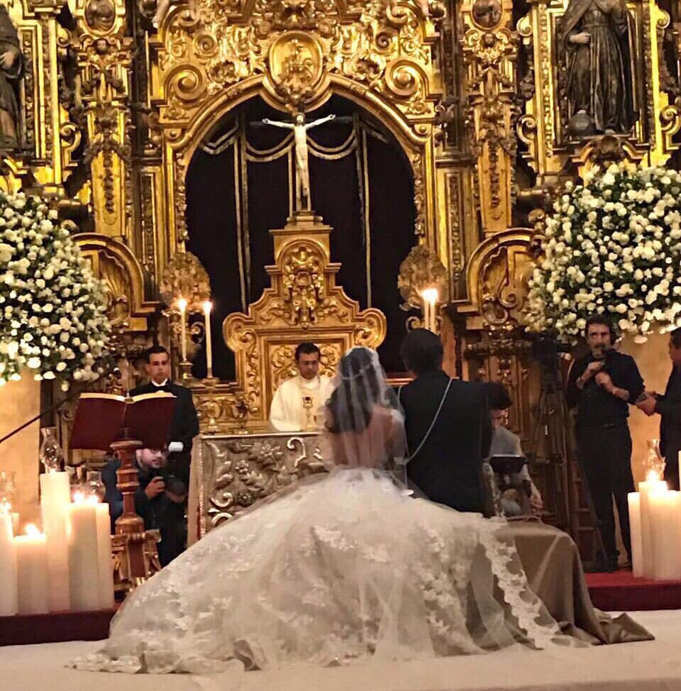 El 1 de abril del 2017 
<b><a href="http://www.univision.com/temas/ximena-navarrete">Ximena Navarrete</a> y Juan Carlos Vallardes</b> unieron sus vidas en una espectacular boda a la que acudieron decenas de famosos, la ceremonia se celebró en la Ciudad de México.