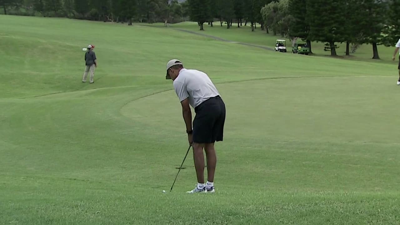 Obama celebra un tiro de golf de 40 pies