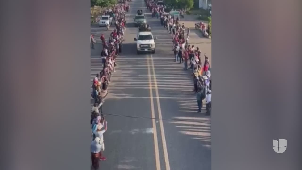 Caravana del Cártel de Sinaloa entrando a un poblado en Chiapas el 25 de septiembre de 2023.