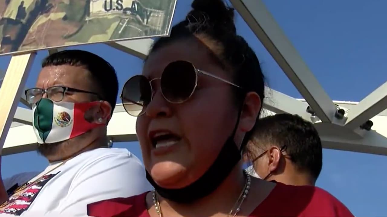 La madre de Vanessa, Gloria Guillén encabezó la protesta y señaló que continuarán manifestándose tanto en Houston como en la base milita de Fort Hood.