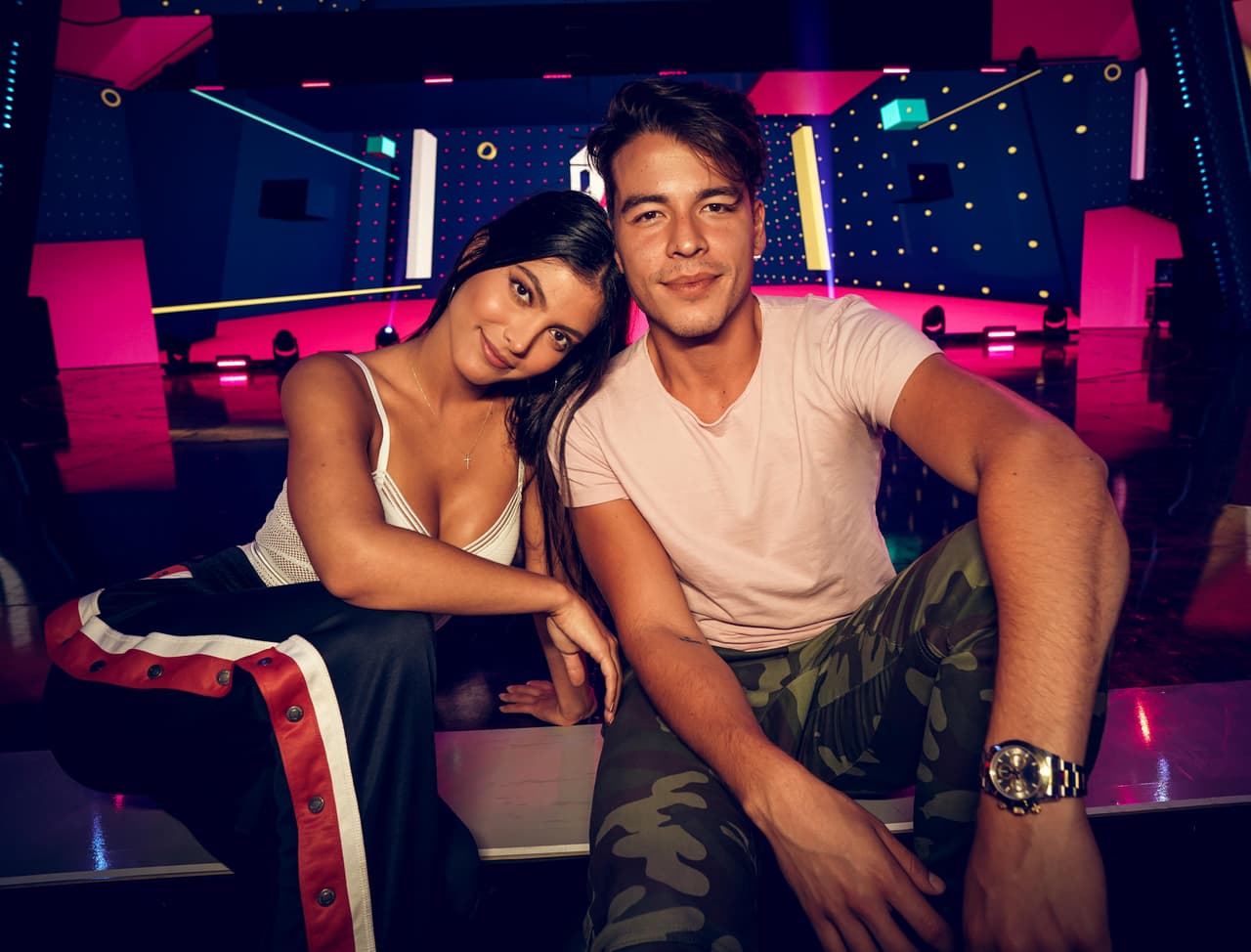 La jornada fue larga, pero
<b><a href="https://www.univision.com/shows/el-gordo-y-la-flaca/la-hija-de-chiquinquira-delgado-se-sorprendio-con-la-respuesta-de-manolo-vergara-sobre-ella-video"> la hija de Chiquinquirá Delgado y el hijo de Sofía Vergara</a></b> se apoyan mutuamente.