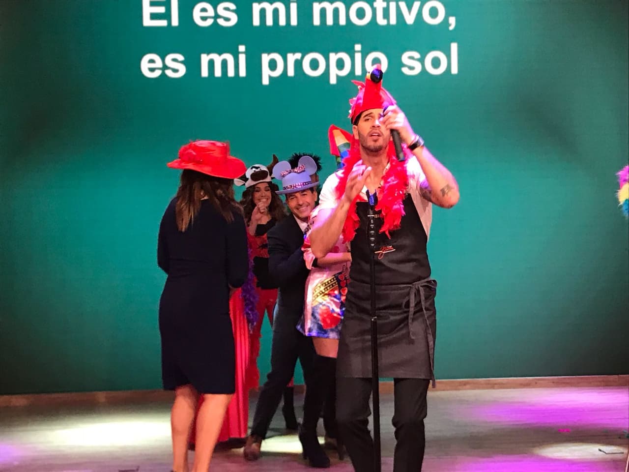 El chef cocina mejor de lo que canta, pero también lo hizo con el corazón.