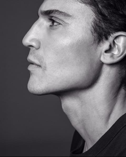 Álex González: El sexy actor español aterriza en UniMás