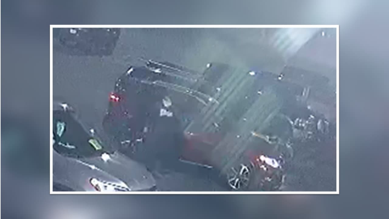 Foto del vehículo que utilizaron los sospechosos para escaparse.