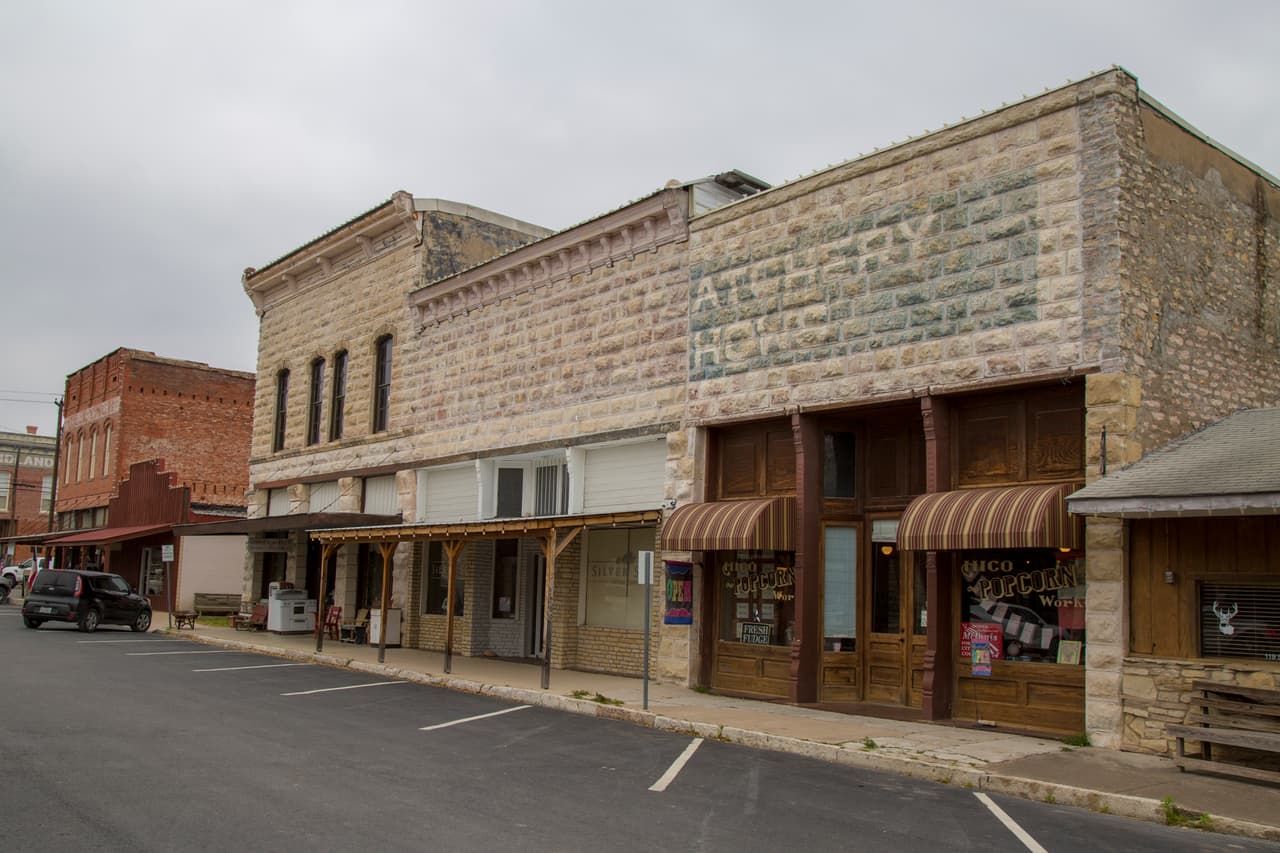 Construcciones históricas en el centro de Hico, Texas.
