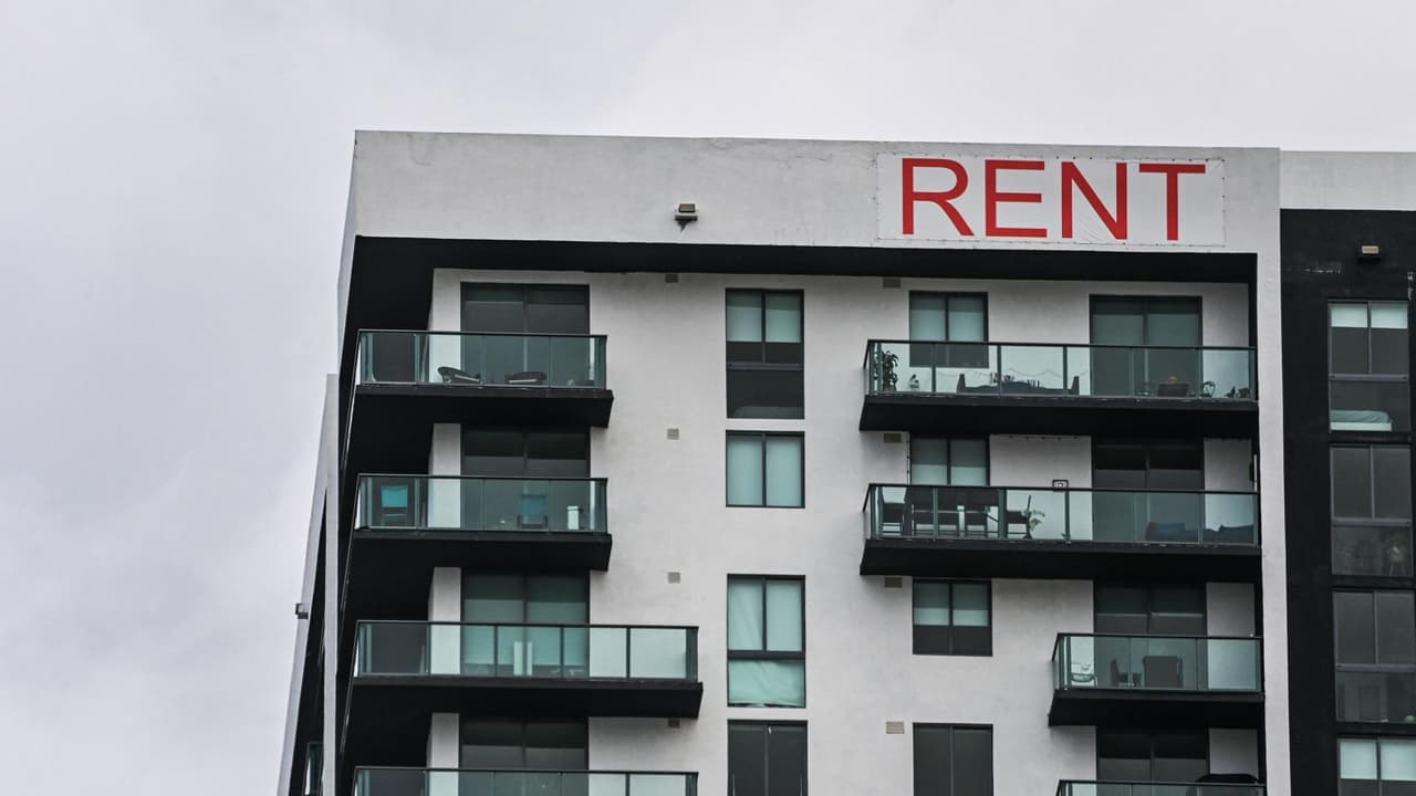 Si te piden $500 para el programa de ayuda de alquiler en Miami-Dade, es una estafa
