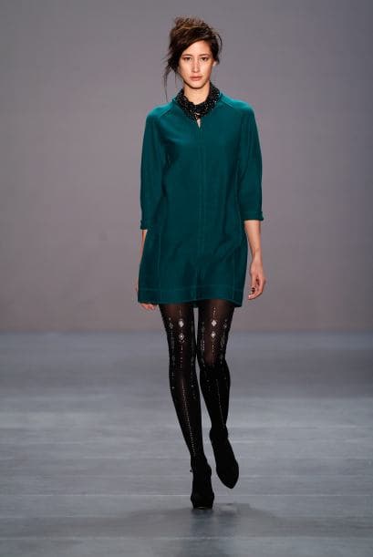 Si consideras que puede verse aburrido, agrega algún detalle en las mallas o los zapatos.