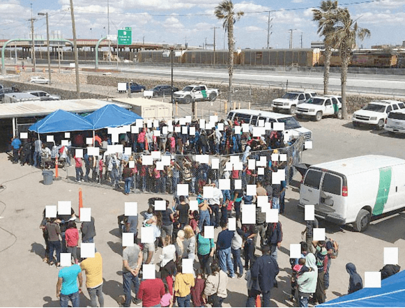 El centro de procesamiento de la Patrulla Fronteriza en El Paso del Norte tiene siete celdas generales y tres pequeñas para aislamiento, algo que se ha tornado insuficiente para atender el volumen de inmigrantes que están llegando a la frontera sur por ese punto.