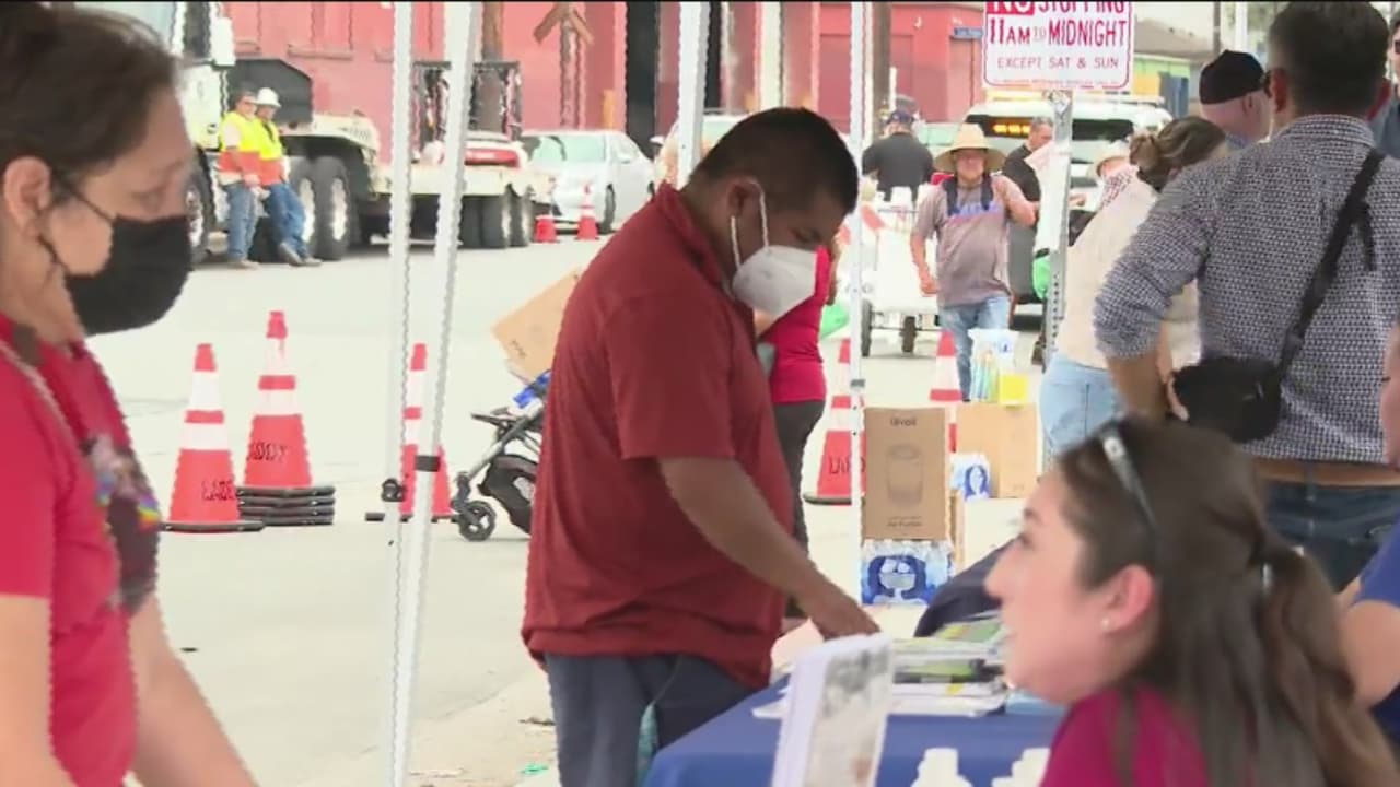 ¿Eres uno de los afectados por el incendio en Boyle Heights? te decimos dónde recibir ayuda