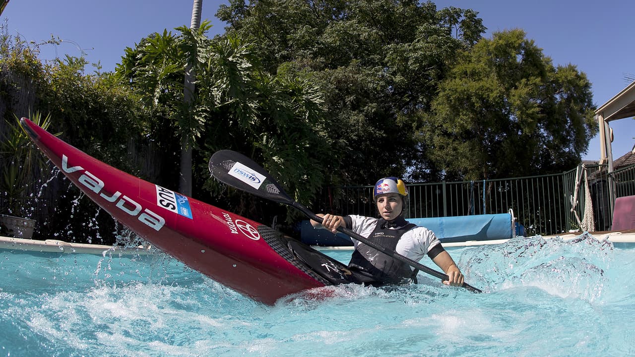 En una piscina de plástico, en el garaje o la calle: así se mantienen en forma los atletas en la pandemia (fotos)