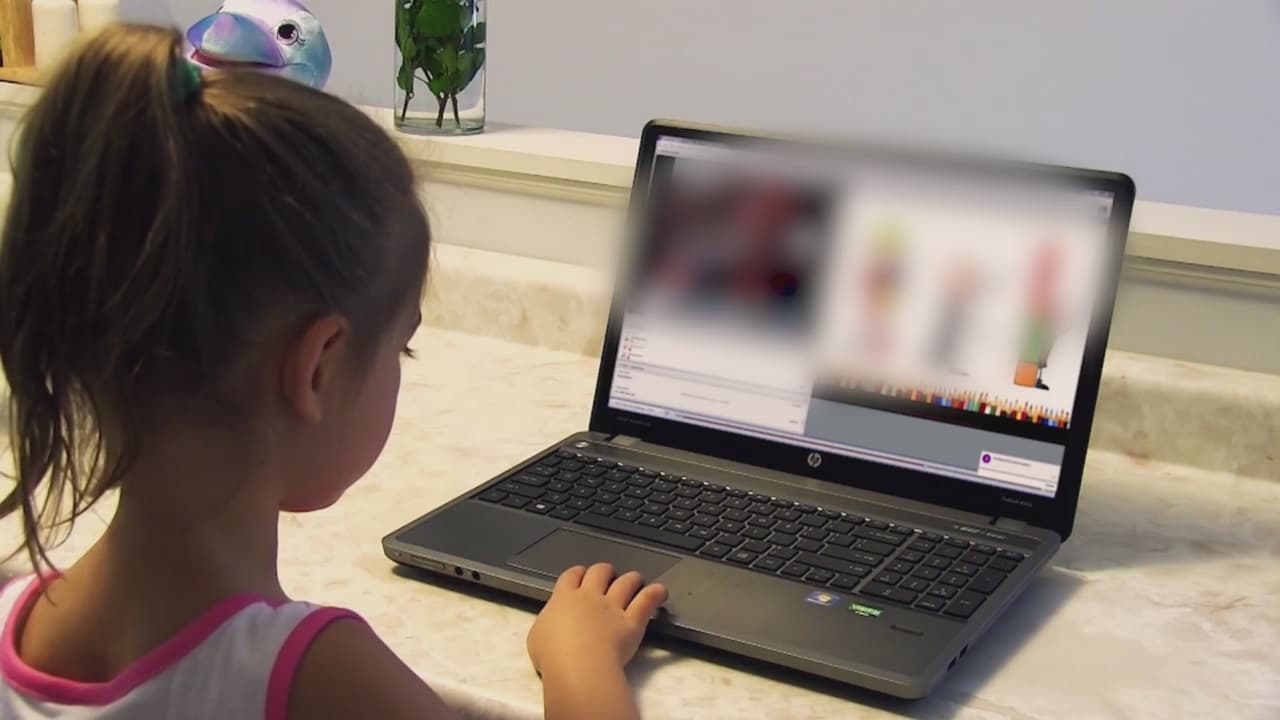 Padres frustrados tras las fallas en Zoom que dificulta el aprendizaje virtual en distrito escolar de Georgia