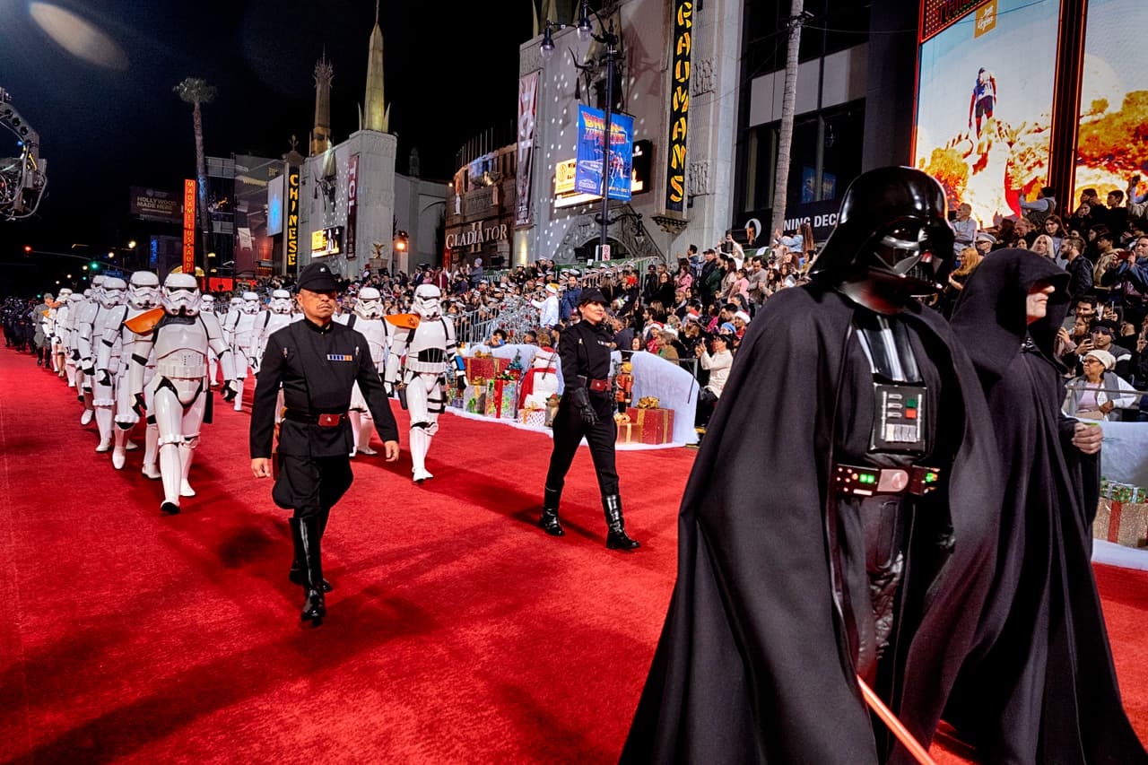 Renner expresó que el desfile representaba magia y amor, además de restaurar su fe en la humanidad tras su difícil recuperación.