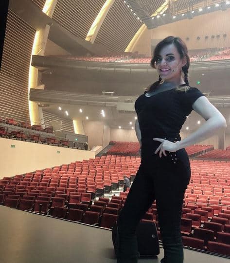 "[...] Yo ahora estoy aquí en 'Mentiras, el musical' haciendo algo muy diferente a lo que el público me ha visto hacer, que fue Nacasia durante mucho tiempo, es un personaje al que le agradezco mucho [...]", mencionó De la Garza.