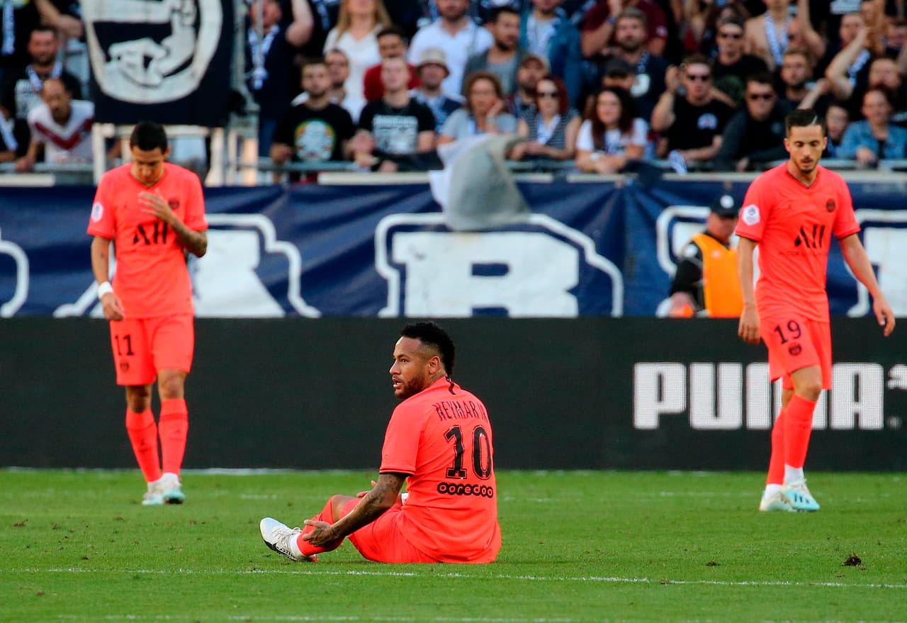 Fractura metatarsiana, 16 partidos, 90 días fuera.