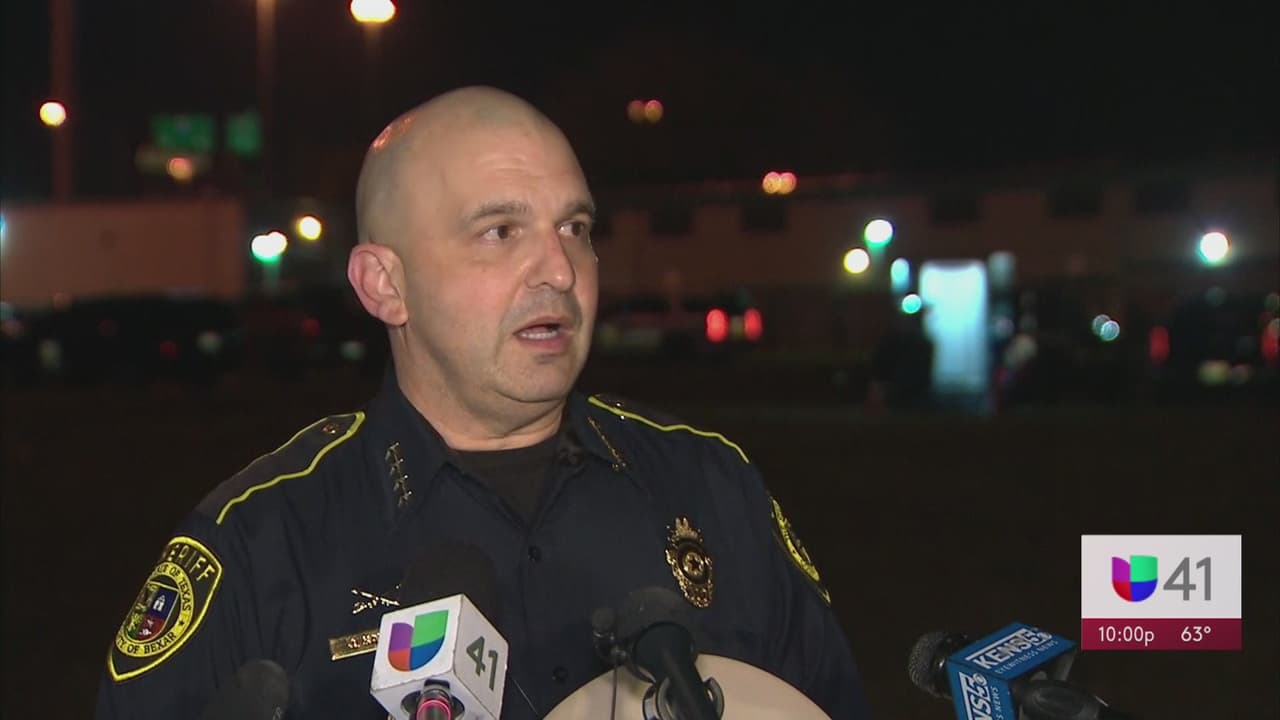 La Oficina del Sheriff del Condado de Bexar trabaja junto al Departamento de Policía de Balcones Heights y al Departamento de Seguridad Pública en una investigación de un tiroteo en el que un oficial resultó herido.