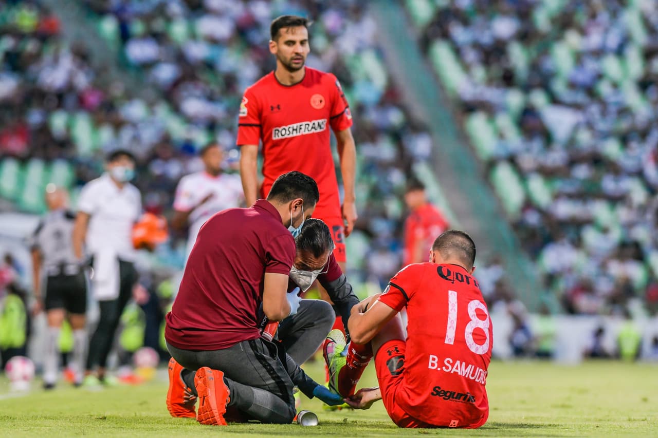 Brian Samudio se fue lesionado en la primera mitad.
