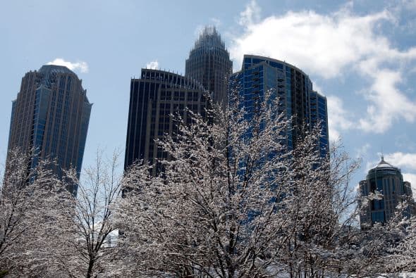 Tras analizar la carga tributaria, incluyendo los ingresos individuales y los impuestos a la propiedad, Carolina del Norte se puede considerar como un buen lugar para que establezcas tu negocio. El costo de vida se encuentra en el lugar 22°, comparado con el resto de los estados del país. Además de que muestra ser amigable con quienes buscan establecer una nueva empresa, esto con relación a los marcos legales y las regulaciones para las compañías.