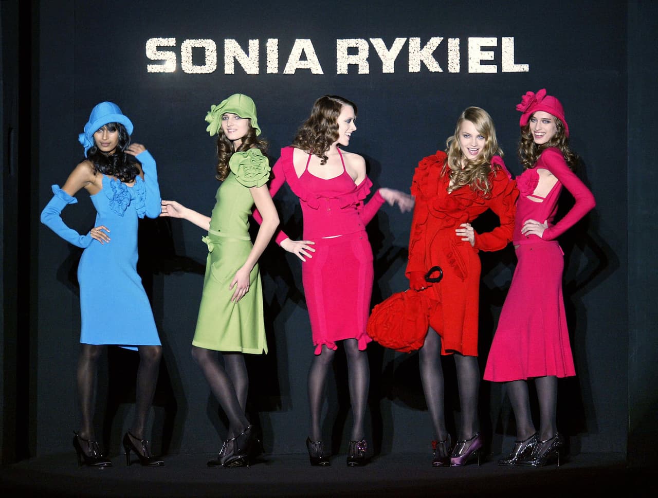 "Mis desfiles son sobre la mujer que lo aguanta todo", dijo en una ocasión. "Sobre la que logra sobrevivir".