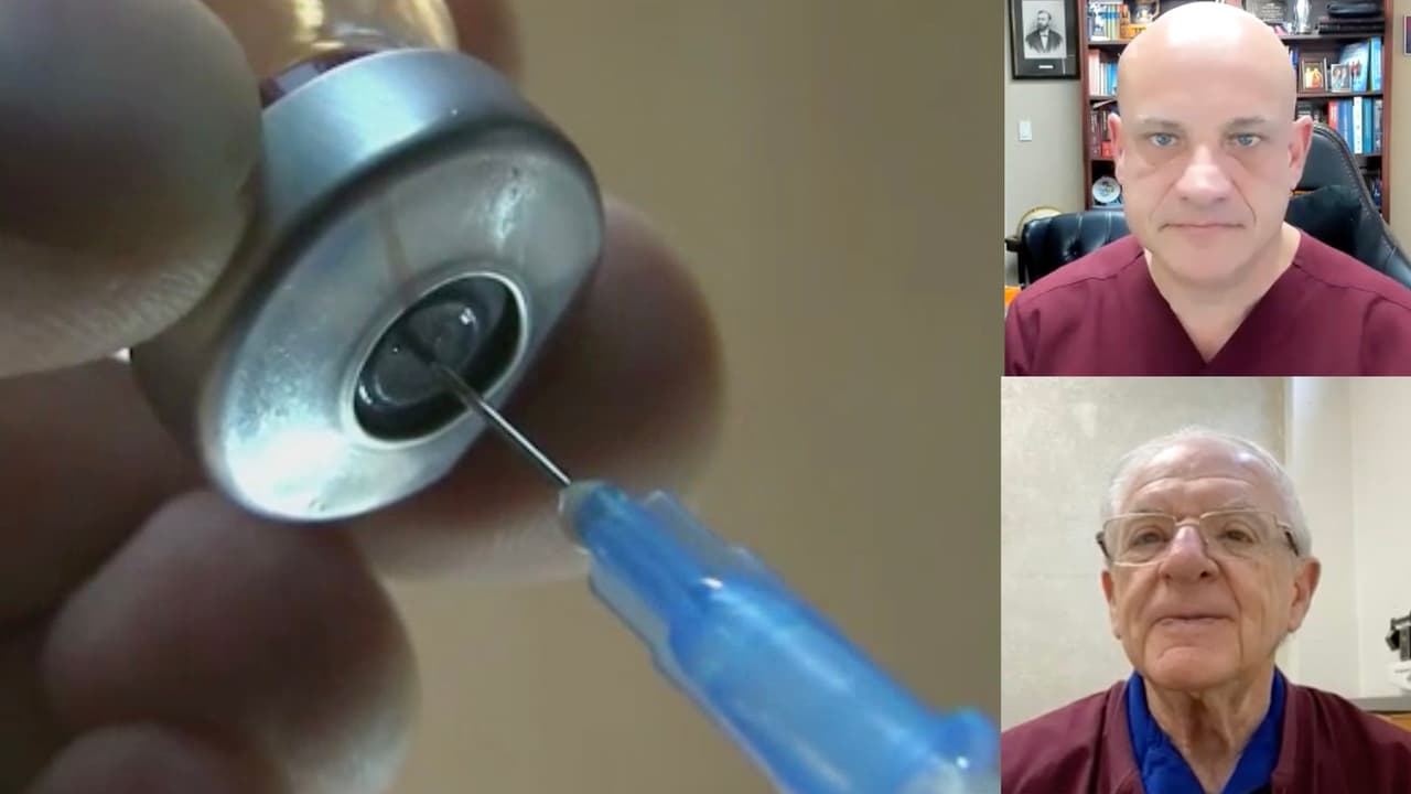 Aún así, los médicos reiteran su recomendación de usar la mascarilla en lugares cerrados, vacunarse y al viajar en avión o al usar el transporte público.