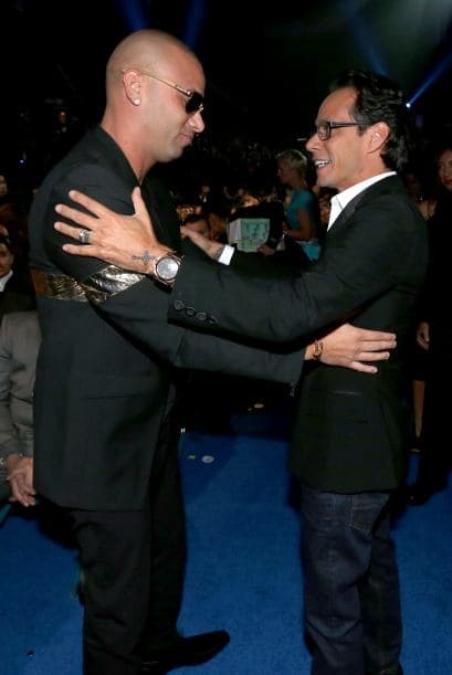 Una vez bajaban del escenario y durante la alfombra verde, se dieron la tarea de abrazarse, tomarse una que otra selfie y echarse uno que otro cuentito. ¡Y lo captamos todo!