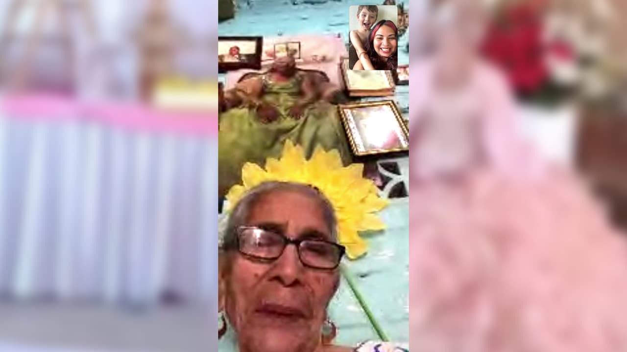Aquellos que no pudieron asistir, hicieron videollamada desde Coalinga con la abuelita Marcos.