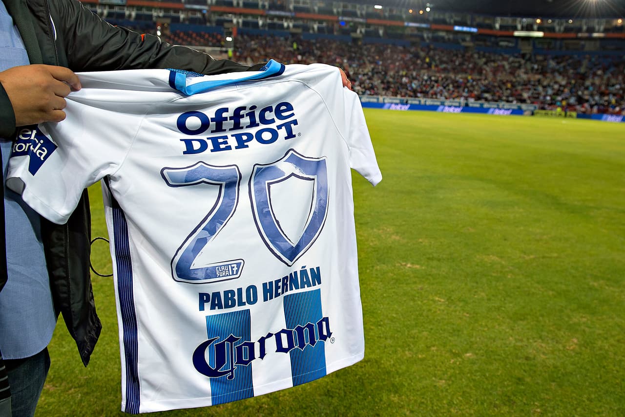 La directiva Tuza decidió retirar el número 20 para honrar la memoria del futbolista, quien en ese accidente falleció junto a su esposa, mientras que sus pequeños quedaron con vida.